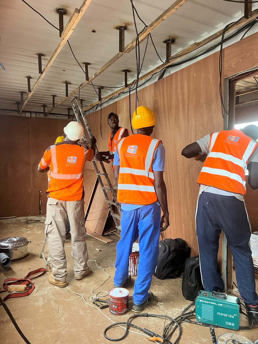 Équipe Touba Métal sur un chantier d’aménagement